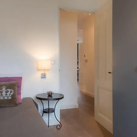 Dynasti Apartment *